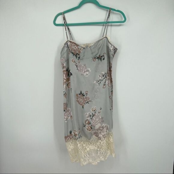 Free People Dresses & Skirts - Y2K Intimately Free People Floral Sleeveless Lace-trim Slip Eyelash Fringe Dress